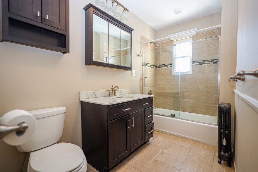 Building Photo - 422 Trapelo Rd