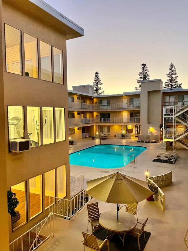 Building Photo - Encino Towers