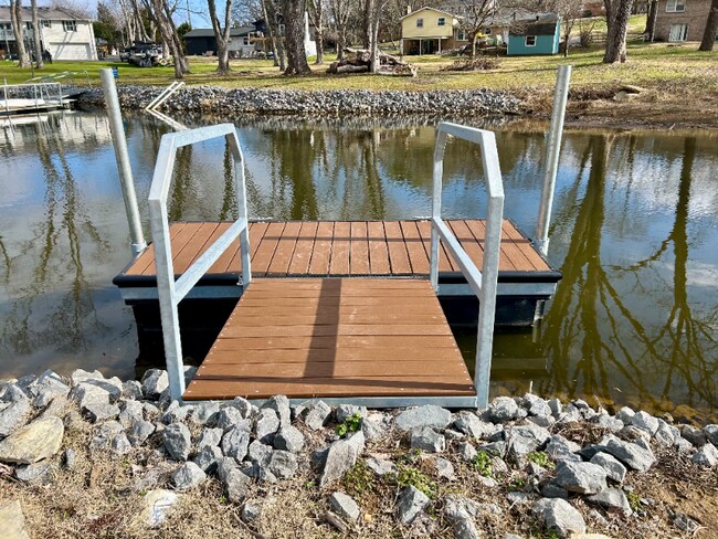 Building Photo - 202 Edgewater Dr