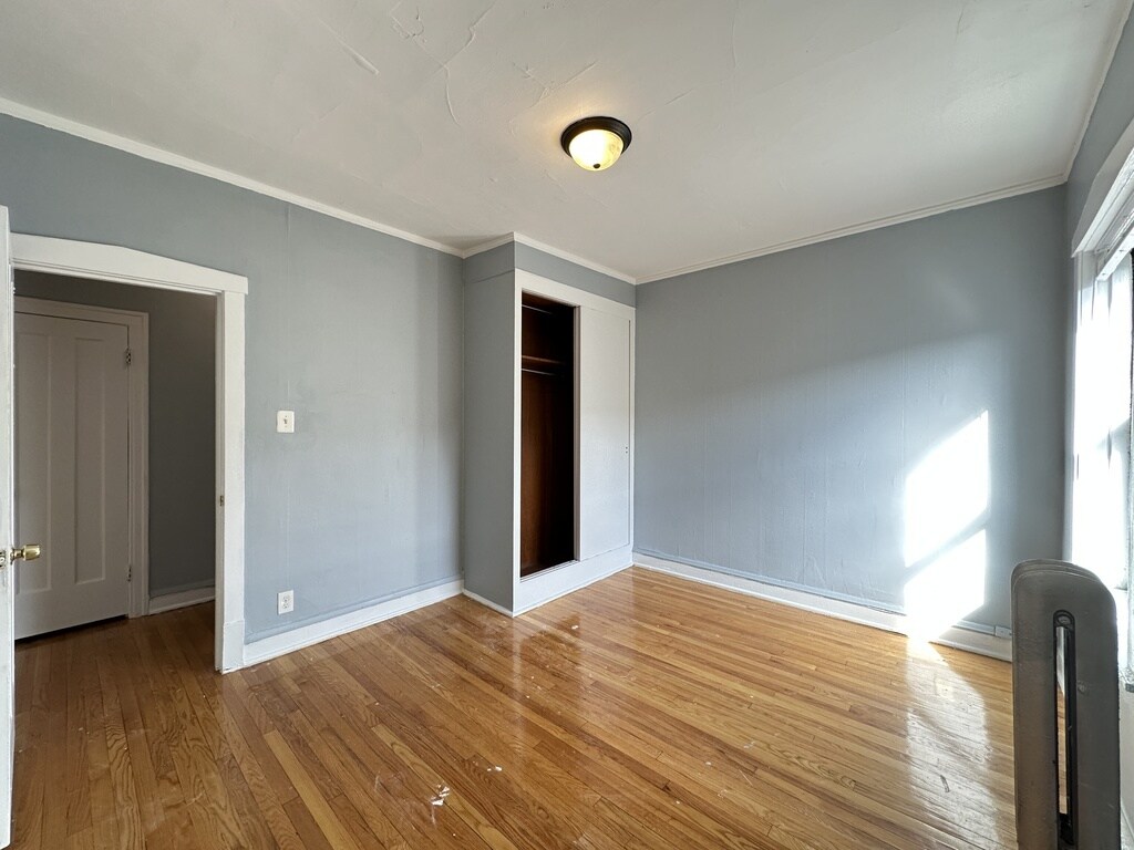 Building Photo - 1323 W Estes Ave