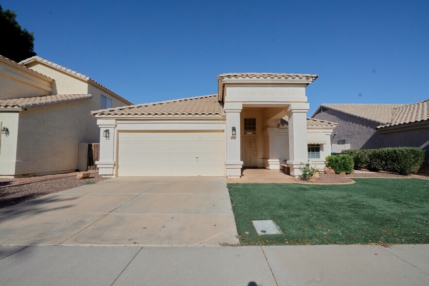 Building Photo - 1317 N Palmsprings Dr
