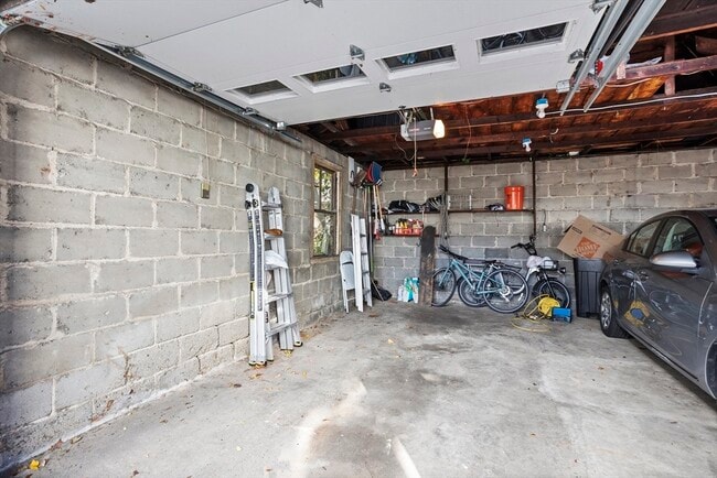 Building Photo - 36 Windsor St