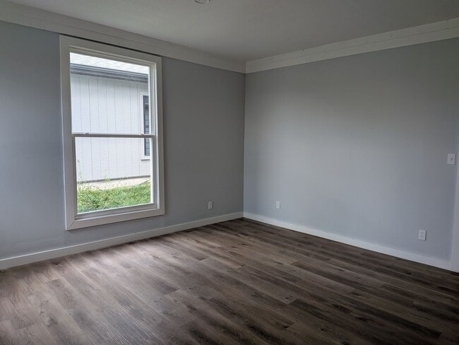 Building Photo - Move in Ready 4 Bed 2 Bath House
