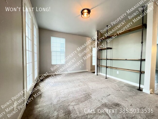 Building Photo - 3 Bedroom/3.5 Bathroom Townhome in South J...