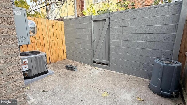 Building Photo - 1333 S Newkirk St