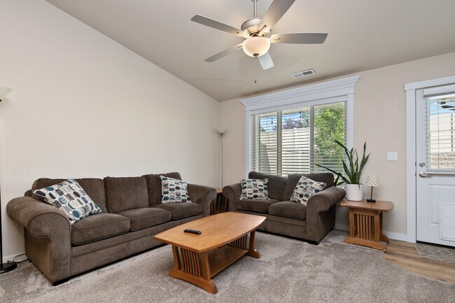 Building Photo - 1824 E Ringneck St