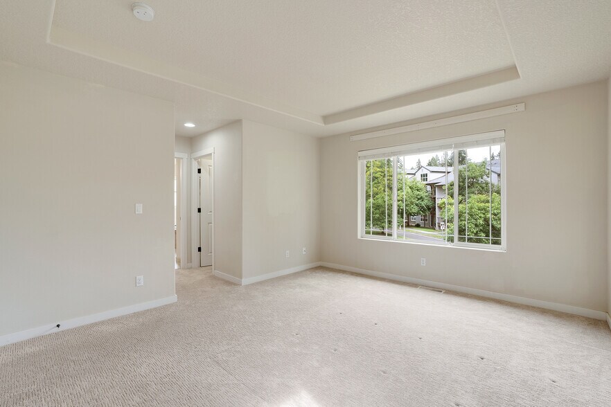 Building Photo - 28616 Greenway Dr