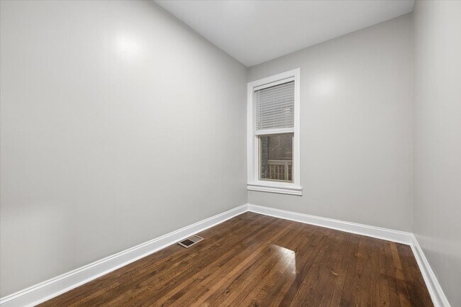 Building Photo - 2405 W McLean Ave