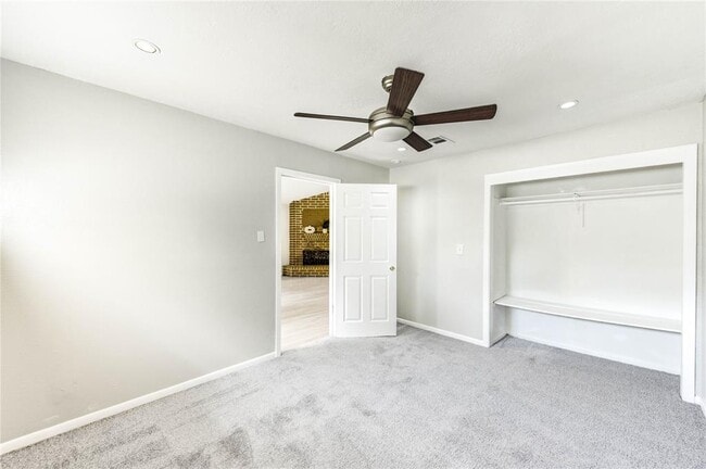 Building Photo - 5207 Beaverhill Dr