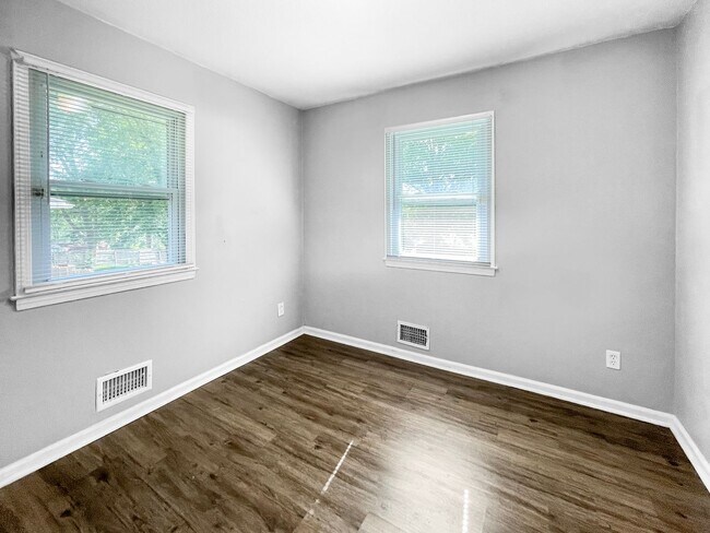 Building Photo - Coming Soon! 3 BR/2.5BA | Newly Renovated Single Family Home |  Fenced backyard | In Raytown!