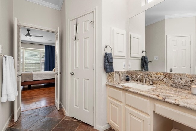 Building Photo - 22007 Crossbrook Dr