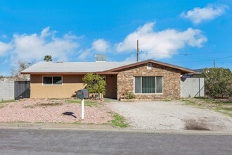 Building Photo - Rehabbed Downtown Henderson Home