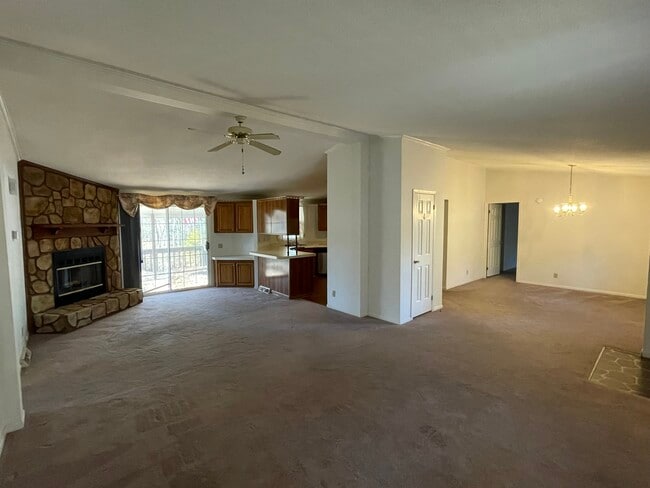 Building Photo - 2039 Vista Rd