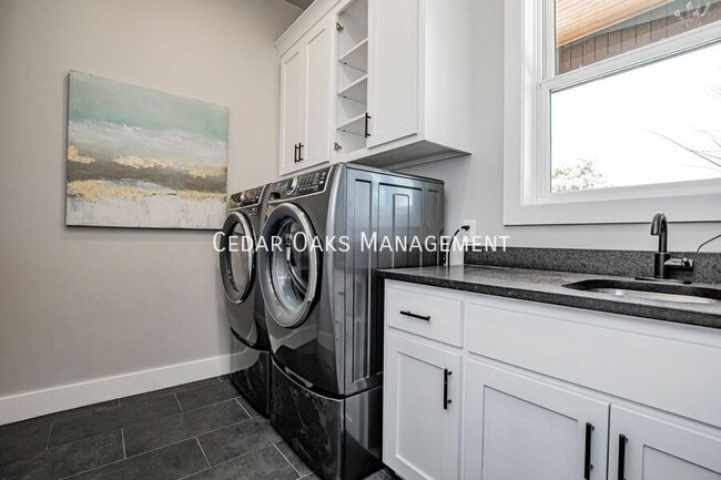 Building Photo - 122 E Mountain St