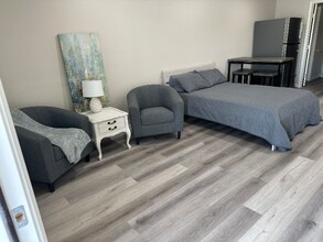 Building Photo - 135 W Monroe St