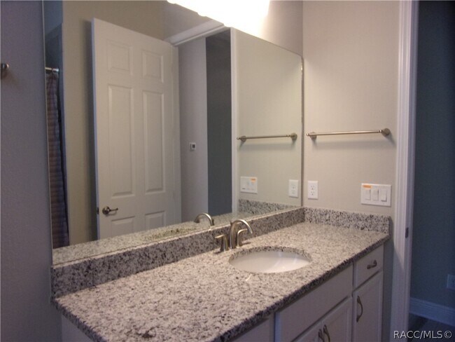 Building Photo - 248 E Cumberland Ct
