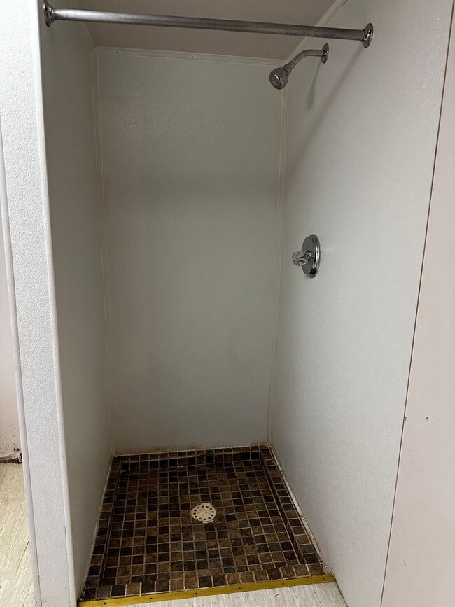 Building Photo - 1930s home with updates in quiet neighborhood