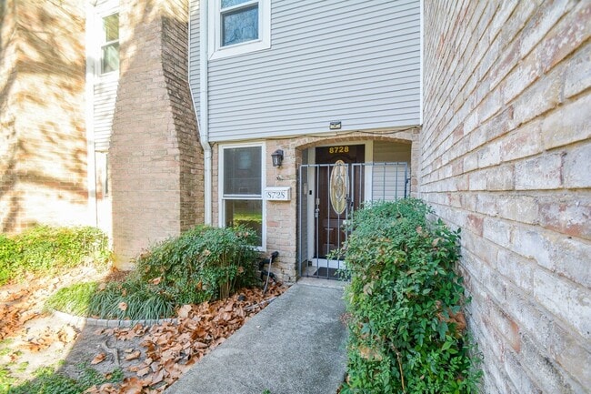 Building Photo - 8728 Wilcrest Dr