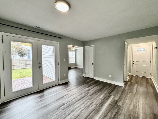 Building Photo - Updated & Ready For You On 12-05-25! A Pet-Friendly Home w/Attached Garage, All Appliances Convey...