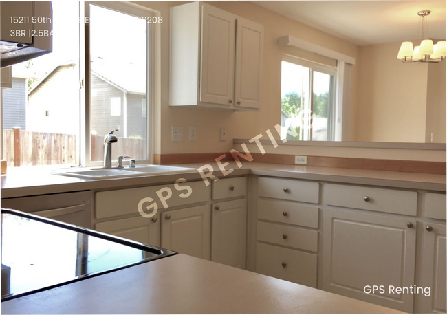 Building Photo - Move-In Ready Home in Pleasant Silver Firs...