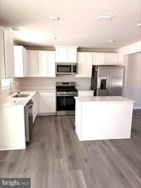 Building Photo - 1180 W Walnut Rd