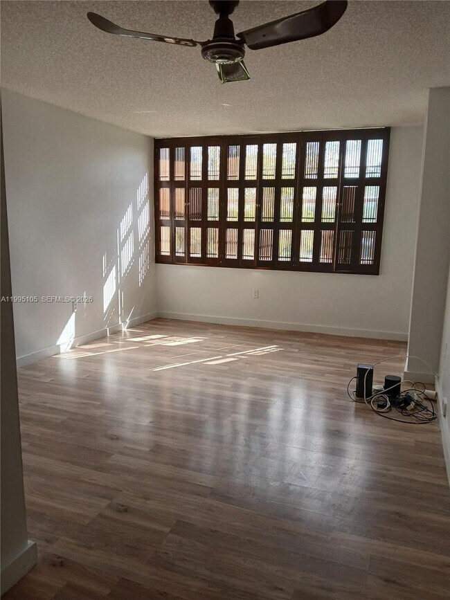 Building Photo - 1300 St Charles Pl