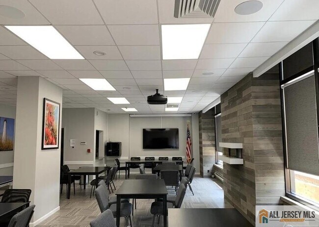 Building Photo - 770 Anderson Ave