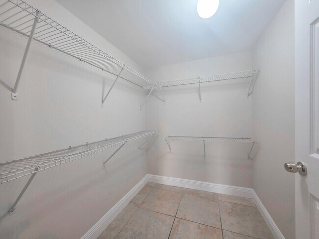 Building Photo - 4785 SW 62nd Ave