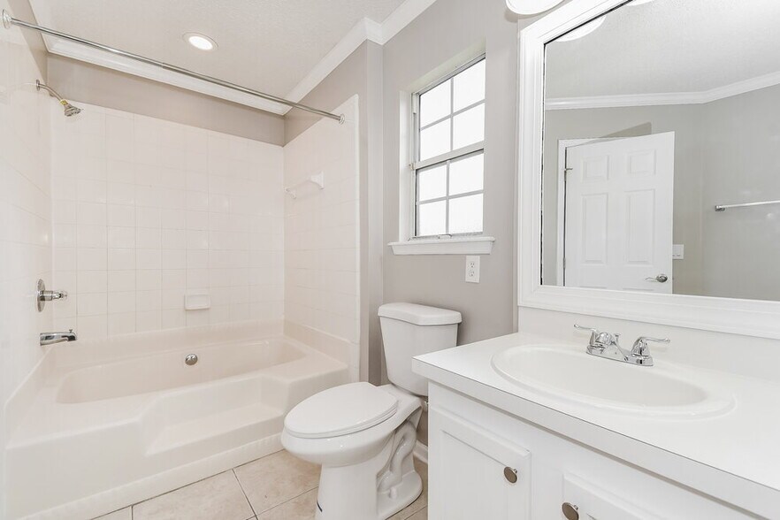 Building Photo - 7957 Macinnes Dr