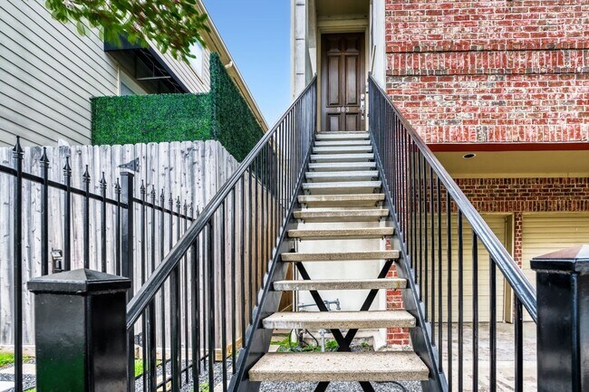 Building Photo - 903 Hartman St