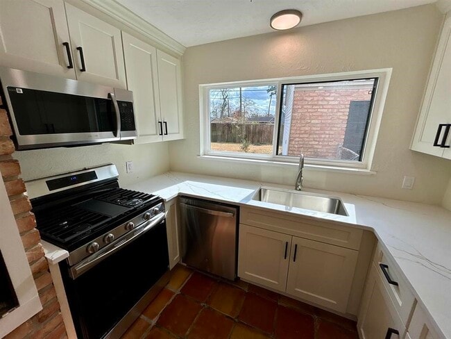 Building Photo - 6275 Westgate Dr