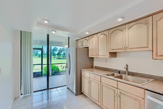 Building Photo - 5390 Woodland Lakes Dr