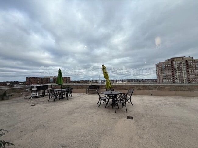 Building Photo - 10 S Dunton Ave