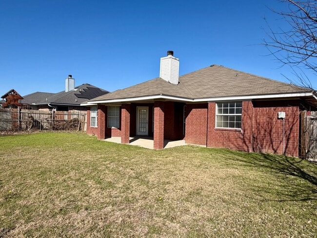 Building Photo - 2202 Amethyst Dr