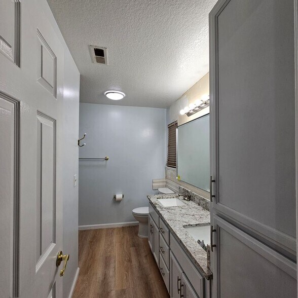 Building Photo - 2525 Travao Ln