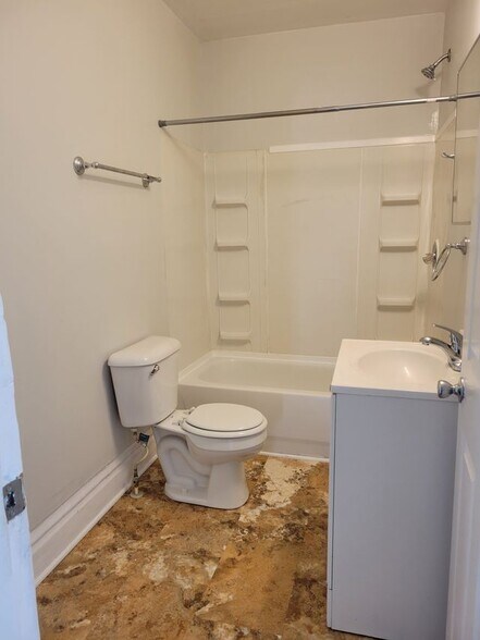 Building Photo - 264 Miller Ave