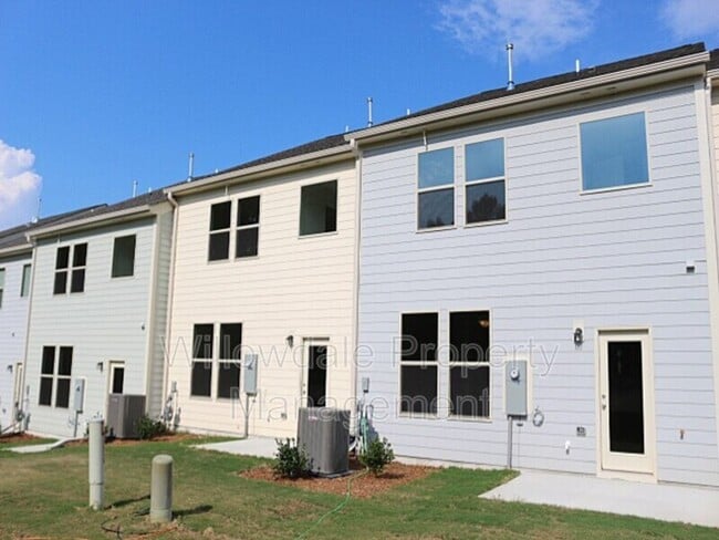 Building Photo - 326 Duchart Lane