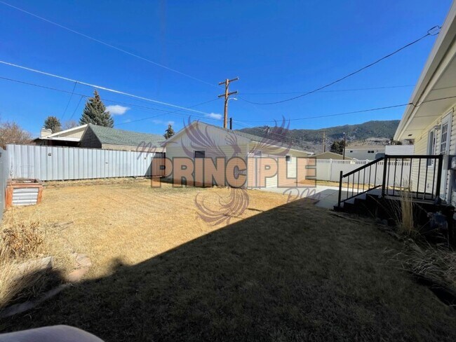 Building Photo - Charming 2-Bedroom Home on the Flats