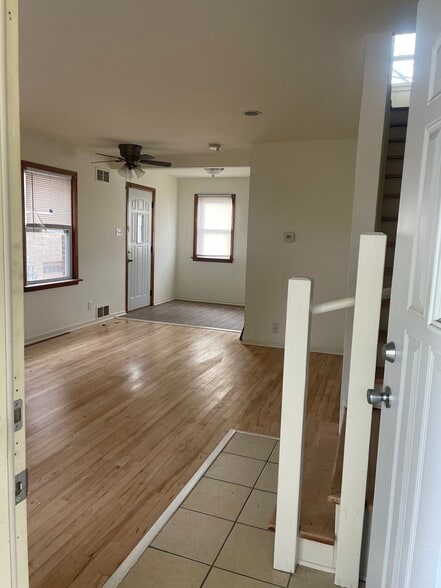 Building Photo - 233 S 74th St