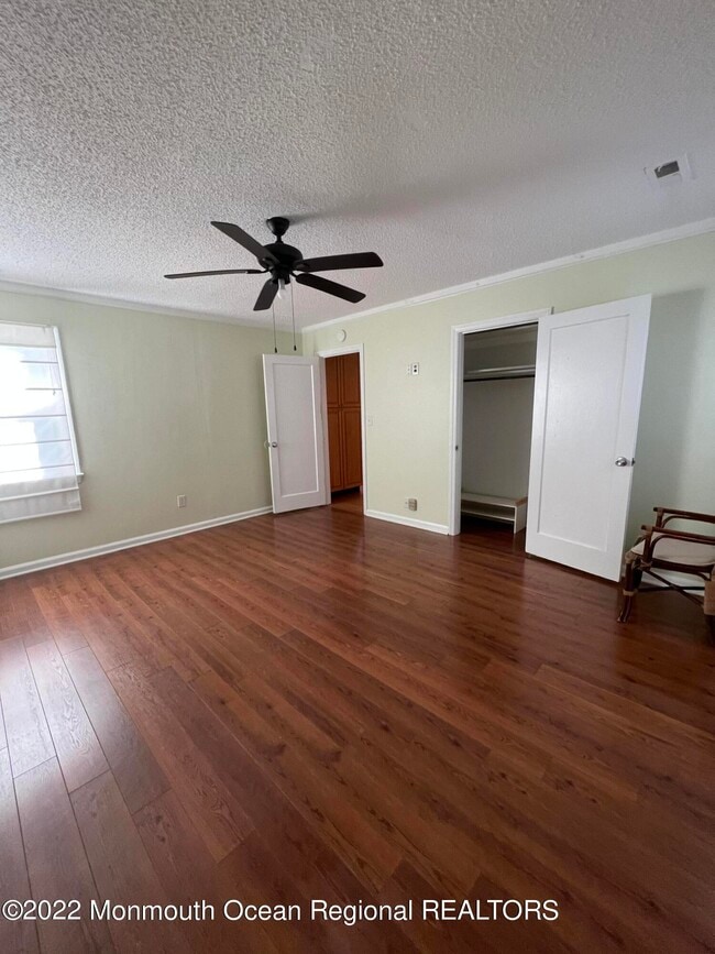 Building Photo - 451 Harnell Ave