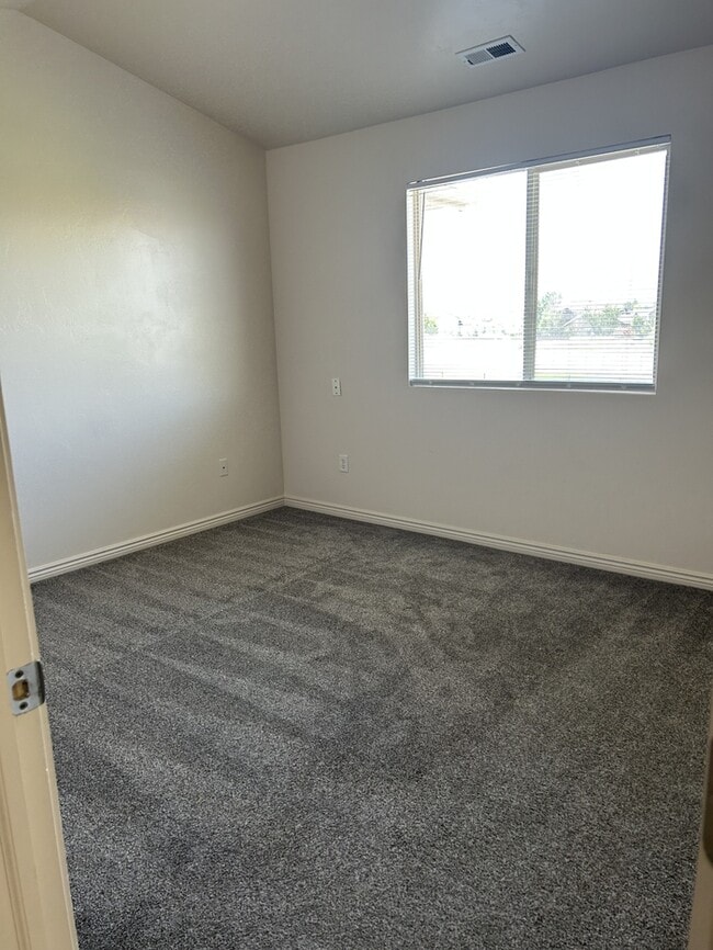Building Photo - 2107 W 2180 N