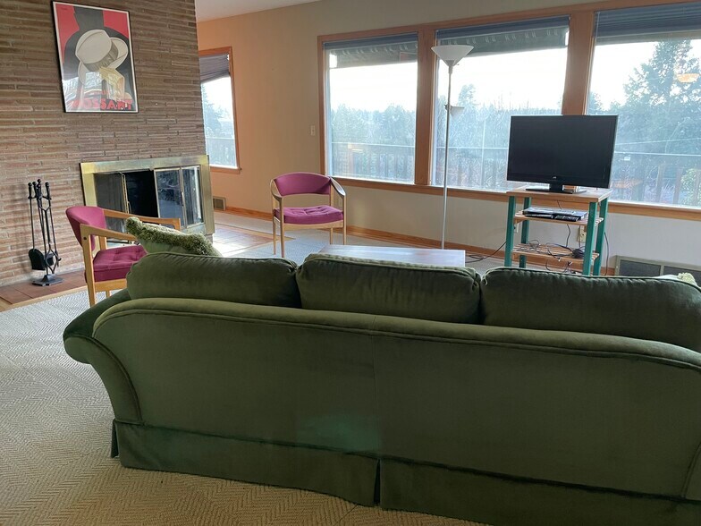 Building Photo - 3433 NE Cadet Ave