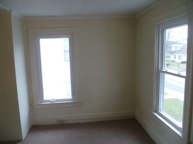 Building Photo - 174 S Branch St