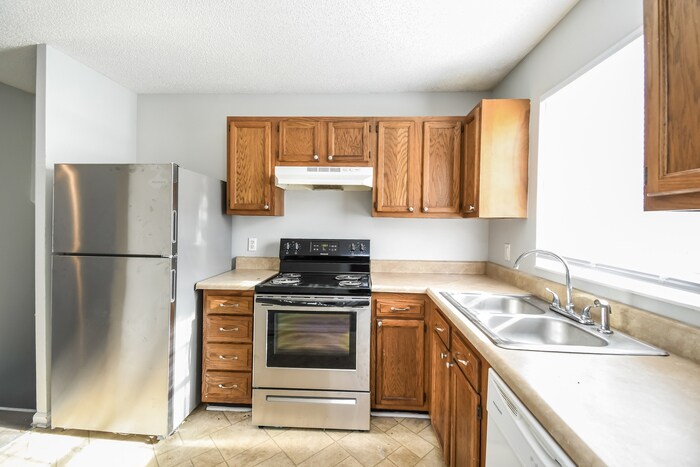 Building Photo - 124 Raintree Dr