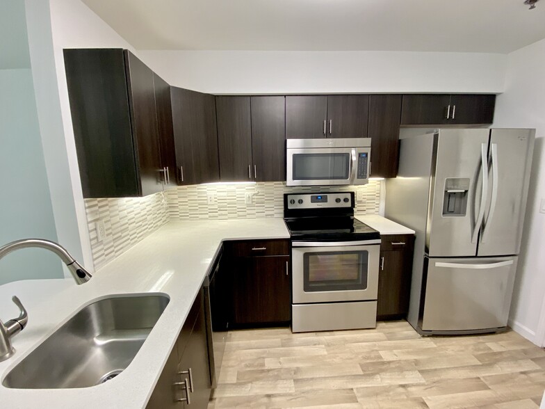 Quartz Tops and Mosaic Tile - Keystone Lake Apartments