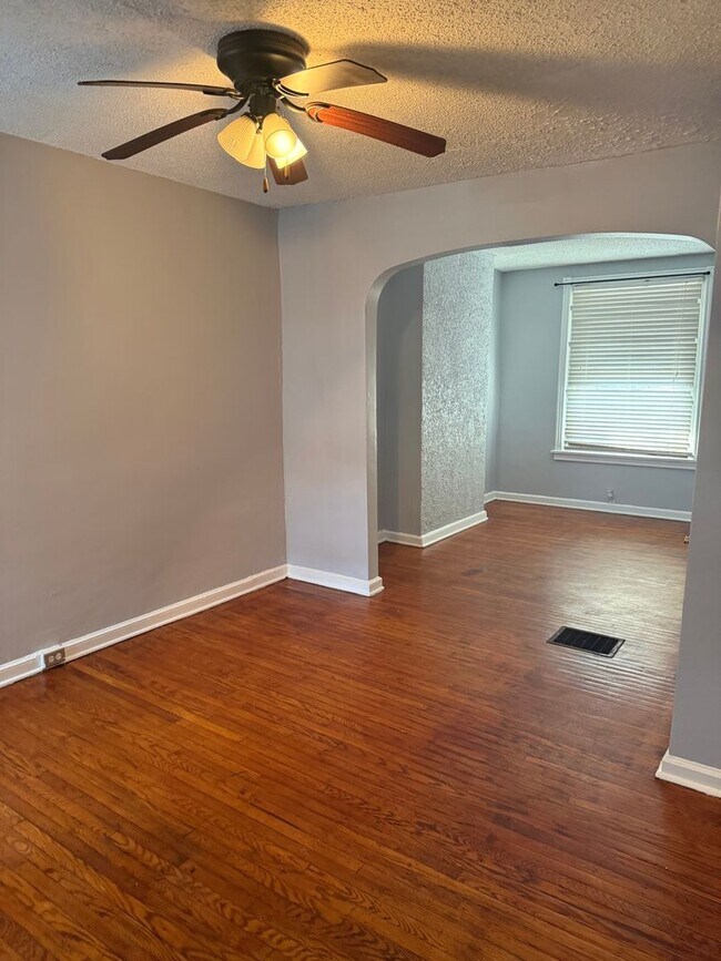 Building Photo - 3 Bedroom Home Steps to LaSalle University