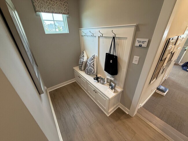 Building Photo - Never loved in Model Homes
