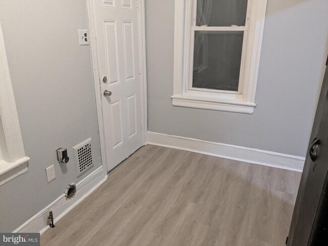 Building Photo - 1168 Mechanic St