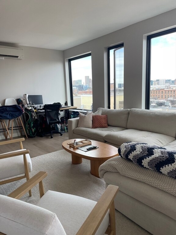 Building Photo - 400 W Broadway