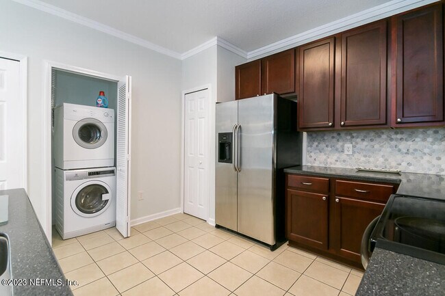 Building Photo - 4917 Key Lime Dr
